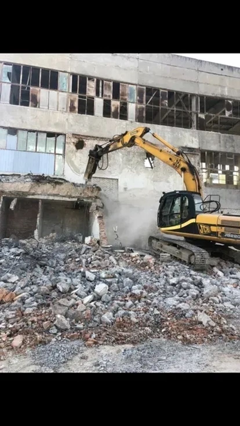 Промисловий демонтаж будинків , приміщень, демонтажні роботи.