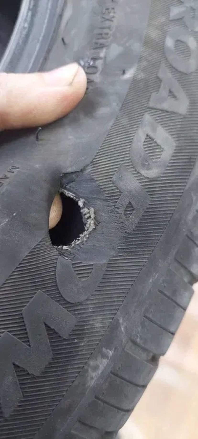 Ремонт шин. Ремонт бічних порізів. Видалення шишок. Є ГЕНЕРАТОР.