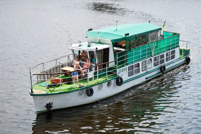 Теплохід «Діана» — відпочинок на воді з комфортом