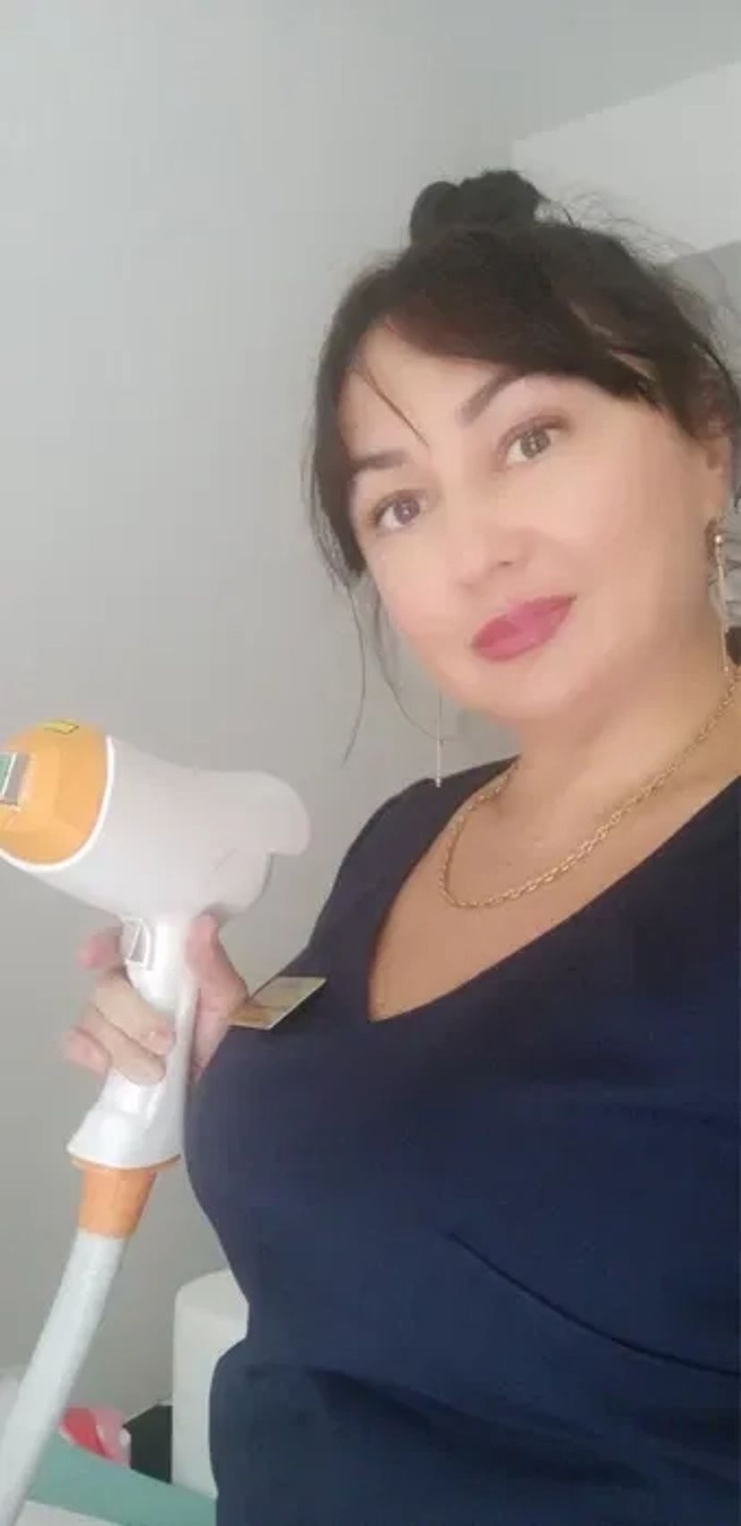 Косметолог очищення пілінг масаж кавітація пресотерапія депіляція