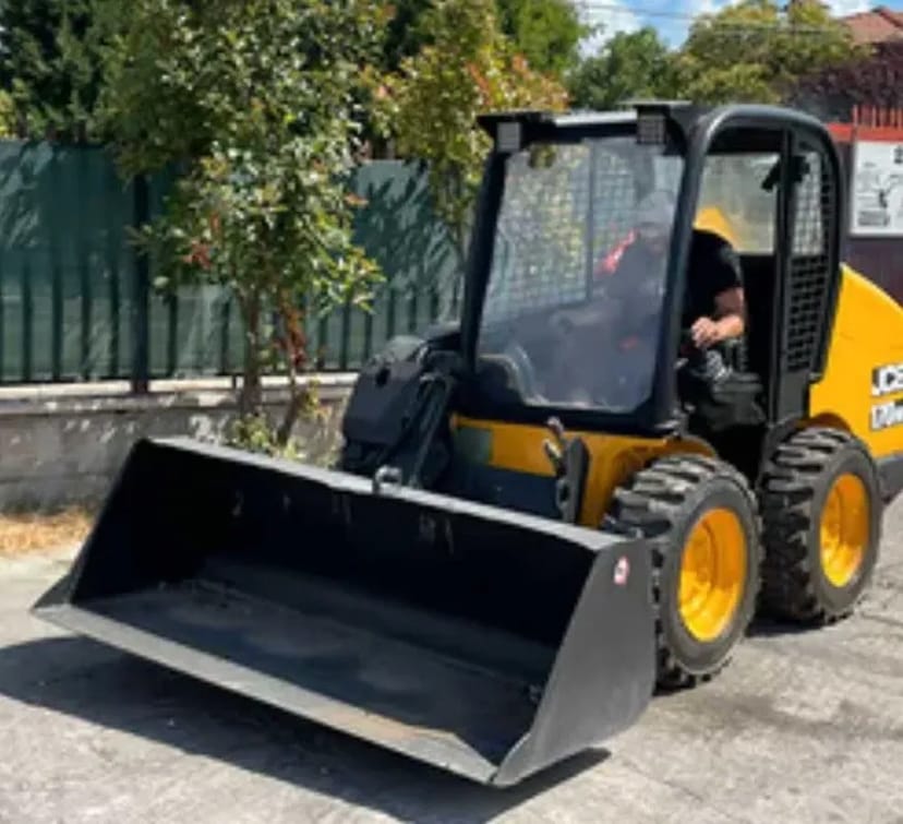 Гідромолот міні навантжувач на базі JCB 180 ROBO