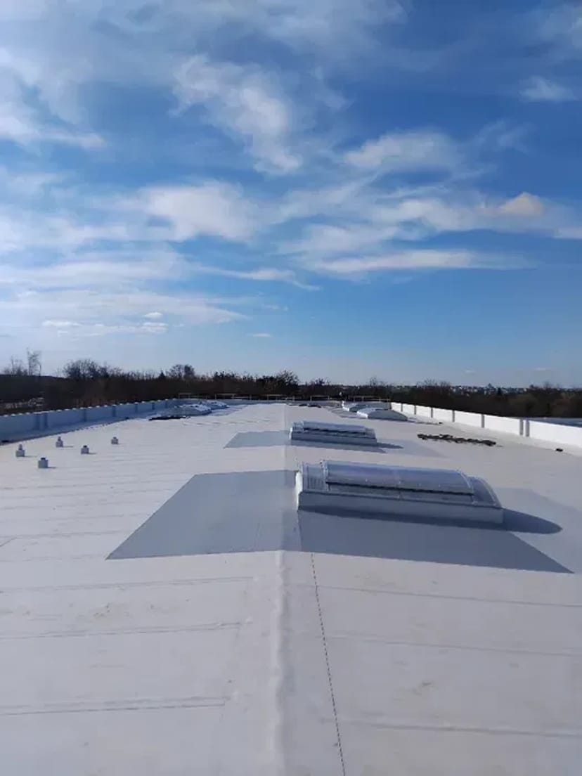Монтаж ПВХ мембрани. Великий досвід. Дотримання всіх будівельних норм!