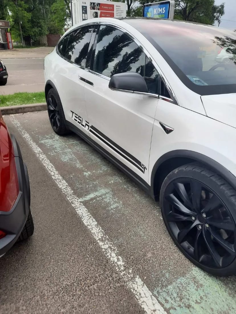 Віп машини на весілля, Tesla