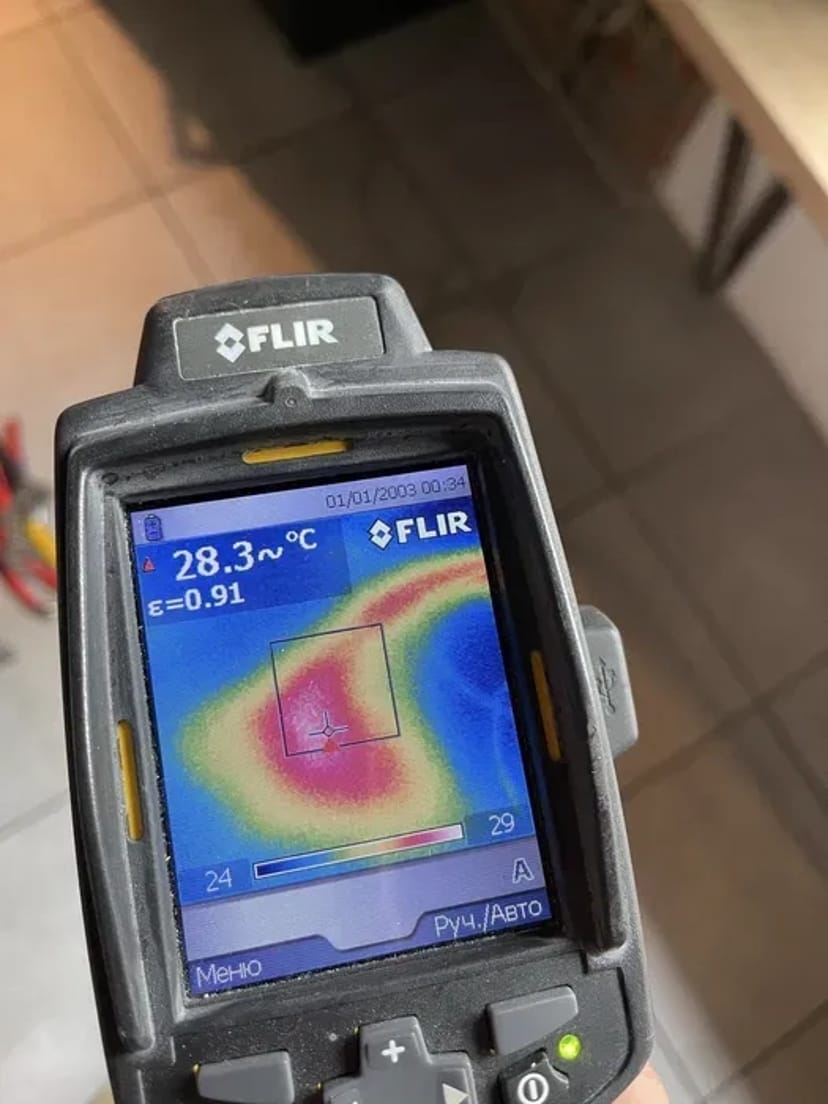 Виявлення протікань труб в квартирі будинку. Виконання ремонтних робіт після виявлення пориву.