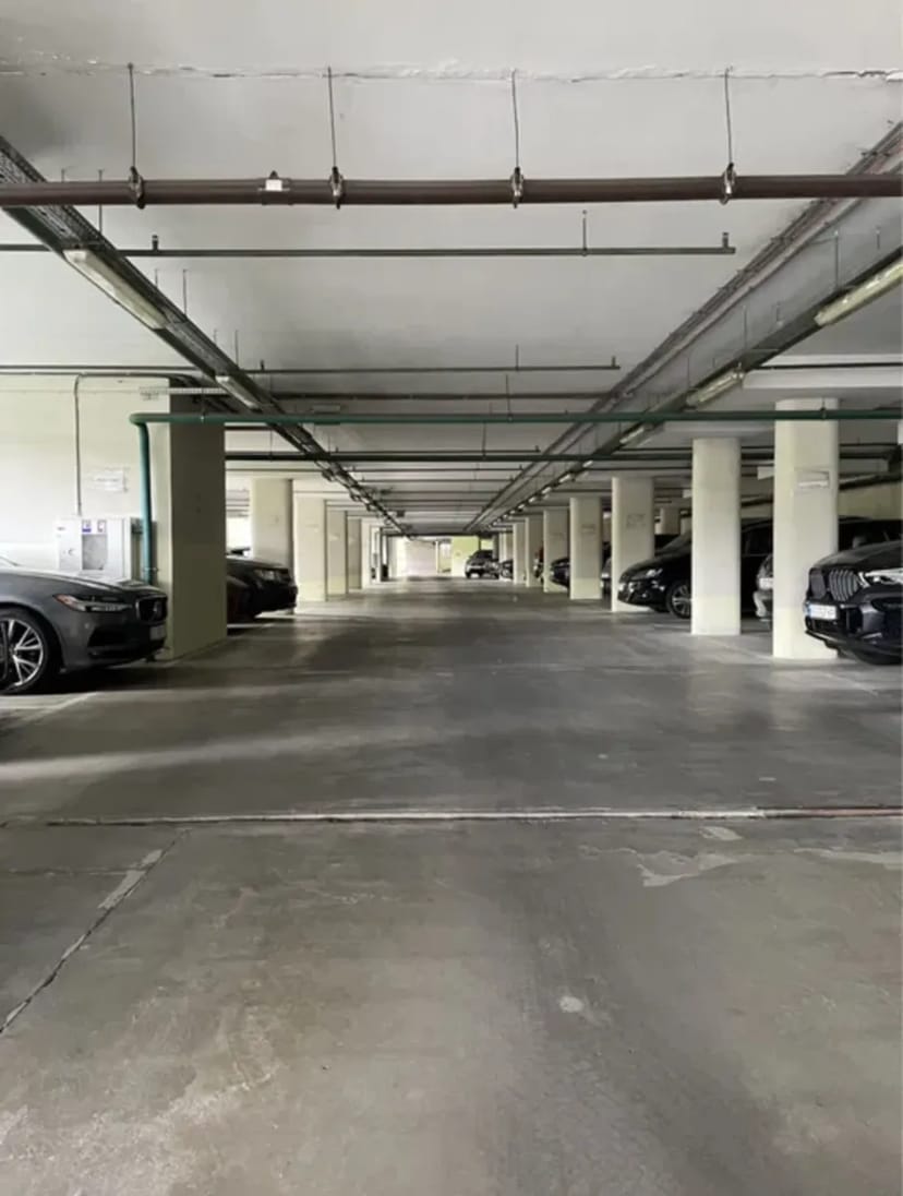 Паркомiсце в пiдземному паркiнгу