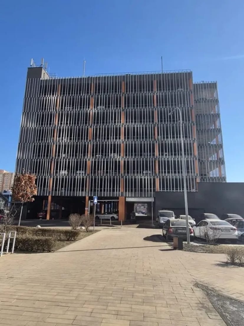 Мотомісце під охороною: критий паркінг, відеонагляд