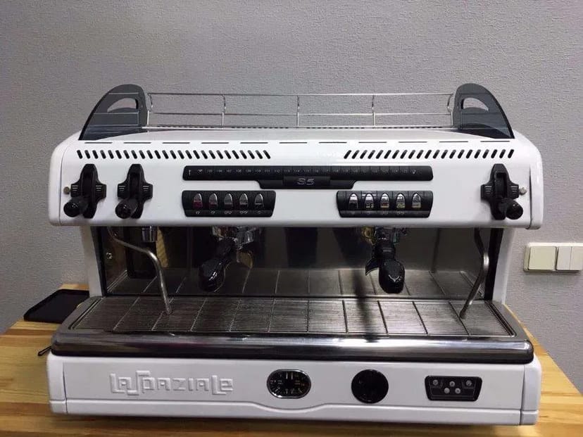 Кавове Обладнання Преміум Класу. Професійні Кофемашини для Кав'ярень та Офісів!