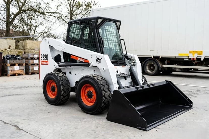 Мінінавантажувач Bobcat для будівельних робіт.