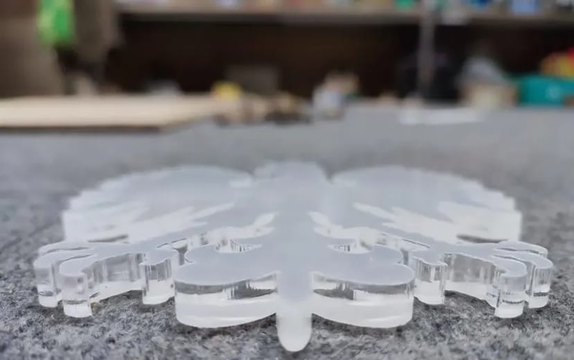 Лазерная резка акрила (оргстекла, пластика)