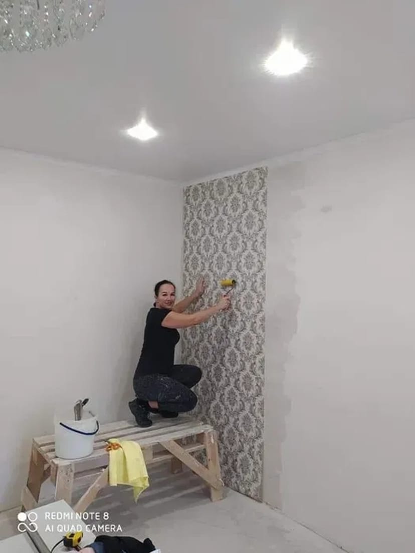 Поклейка обоев, шпалер, багетів, покраска - від 120-150 грн/м². Стаж роботи більше 20 років