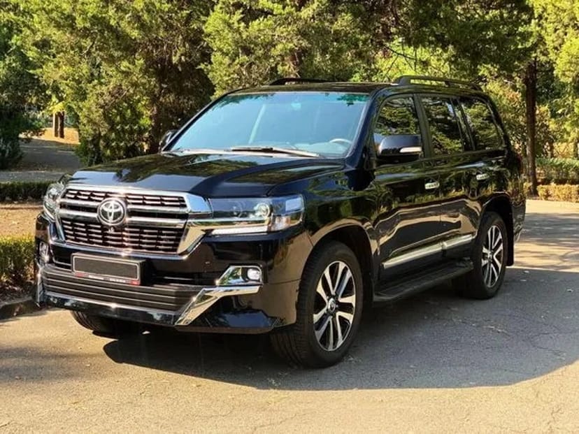 254 Позашляховик Toyota Land Cruiser 200 без водія