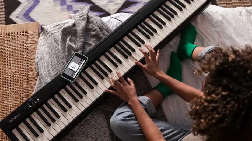 Roland FP10 + стійка + педаль