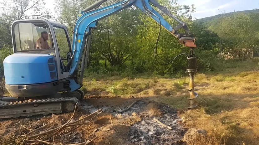 Ямобур на базі екскаватора: буріння під палі та стовпи