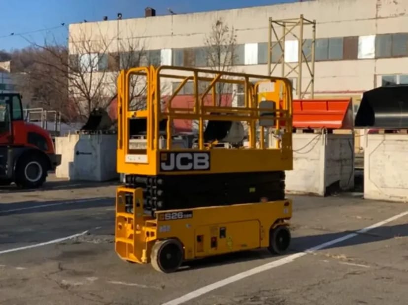Ножничний електричний підйомник JCB S2632E