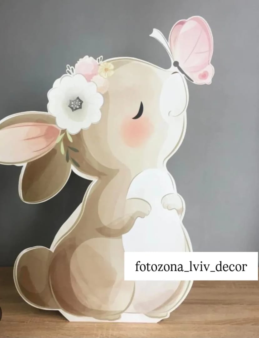 Зайчик з метеликом ростова фігура для фотозони