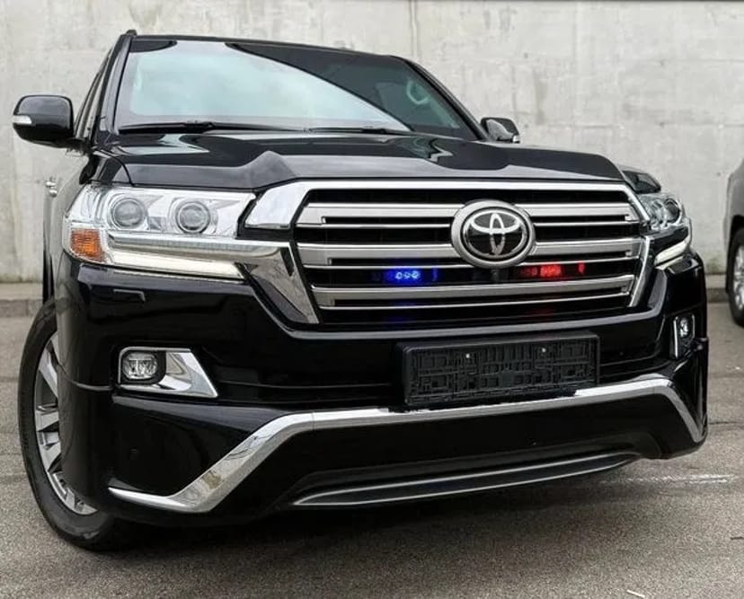 143 Броньована Toyota Land Cruiser 200 з водієм замовити