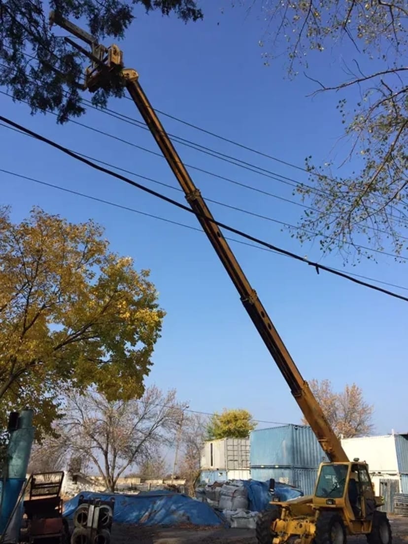 Телескопічний навантажувач. Виліт стріли 16м.