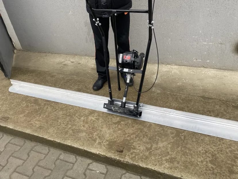 Віброрейка бензинова