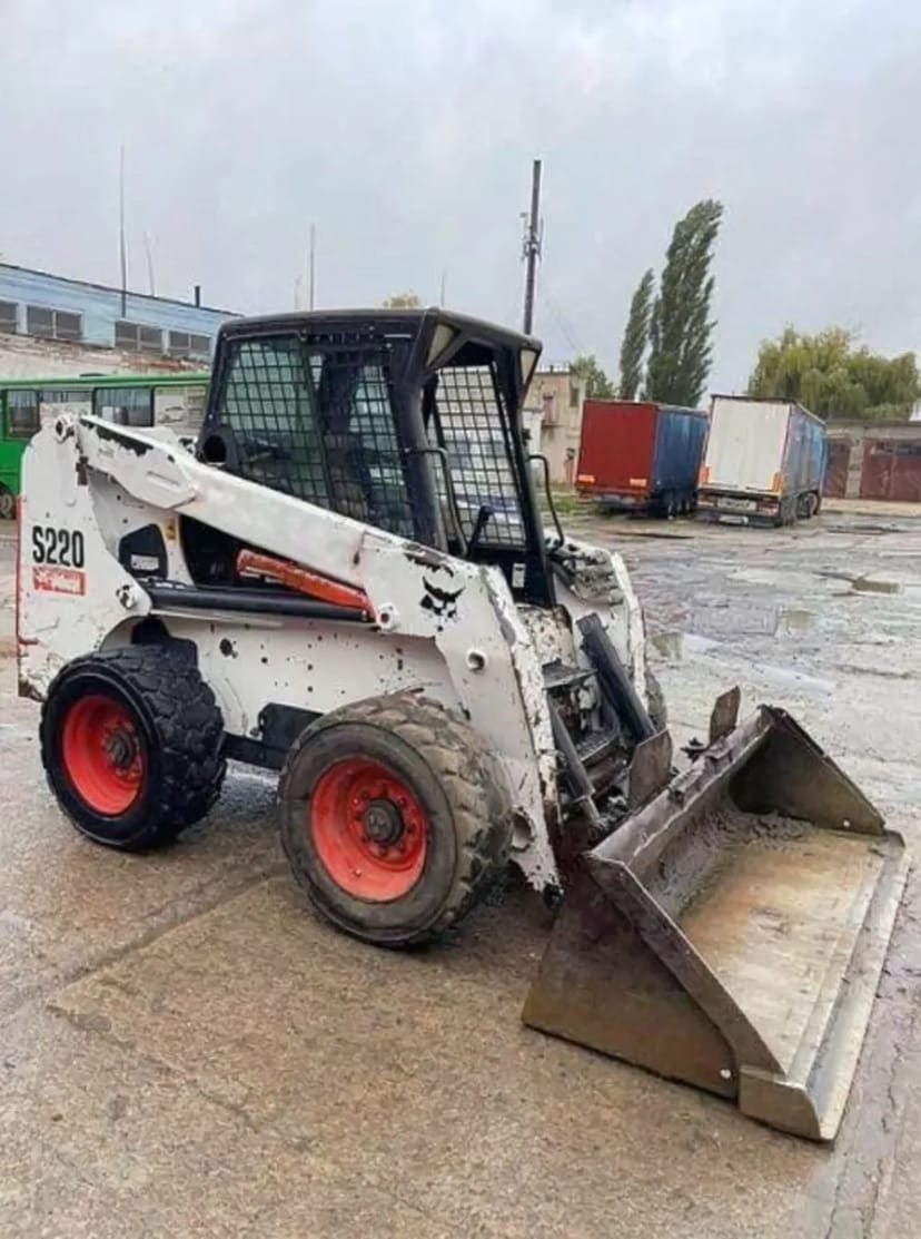 Міні-навантажувач Bobcat S220: готовий до роботи