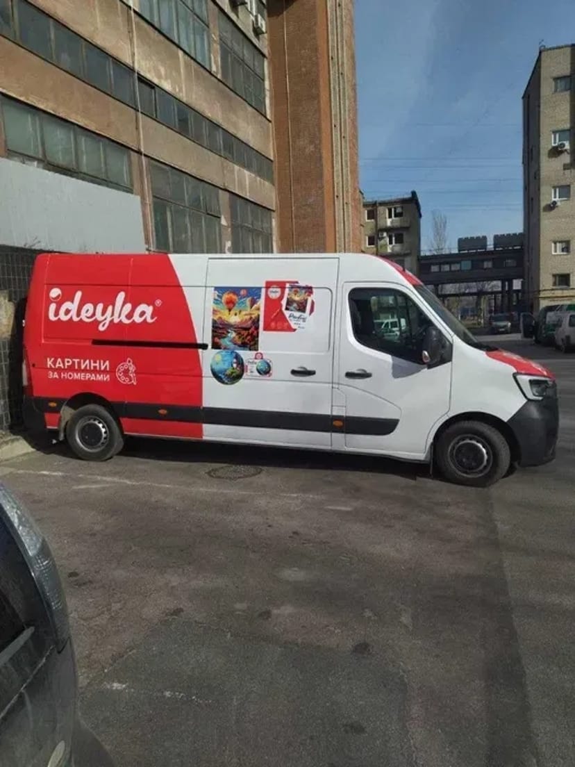 Брендування транспорту, вітрин, виготовлення вивісок, банеру.