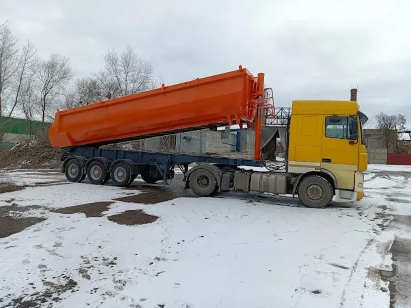 Пісочим бензовози, зерновози, вантажний та кар'єрний транспорт