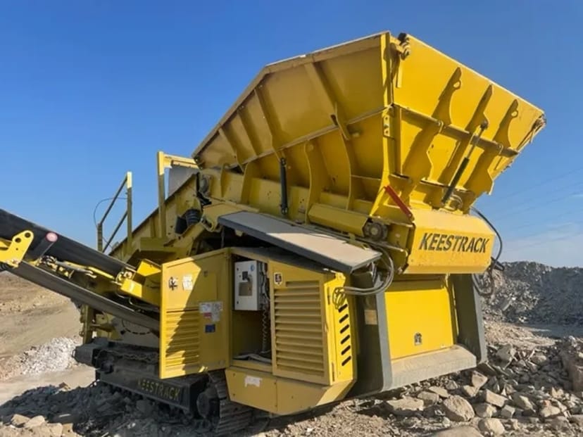 Вживаний мобільний скальпуючий грохот Keestrack Novum