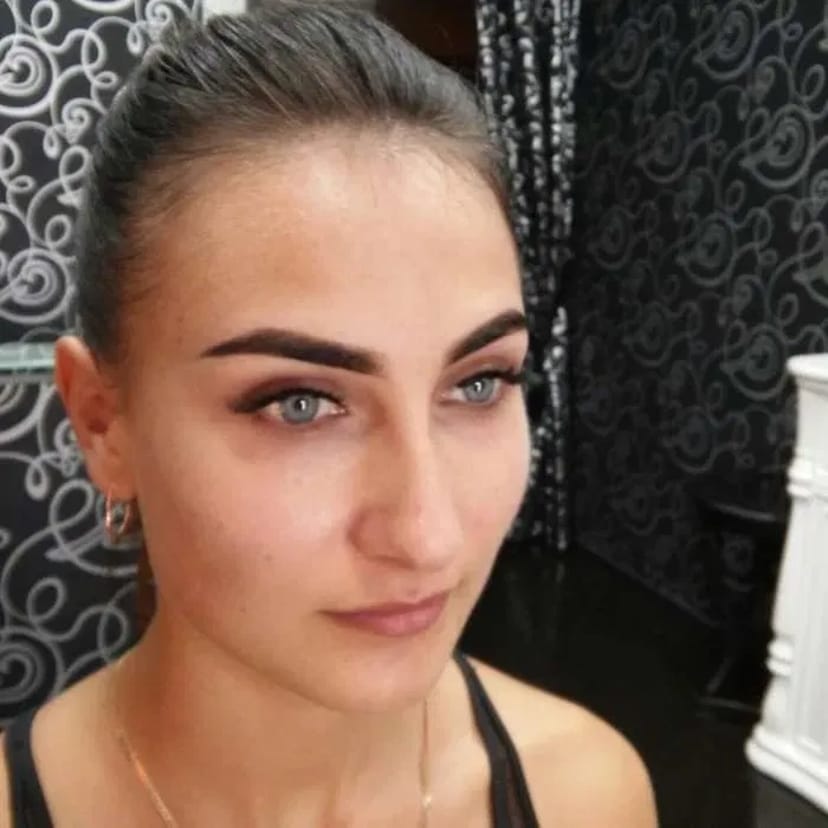 Корекцію фарбування брів