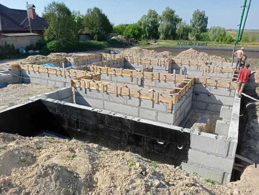 Бетонні роботи Київ: фундаменти, стяжка, моноліт – недорого!