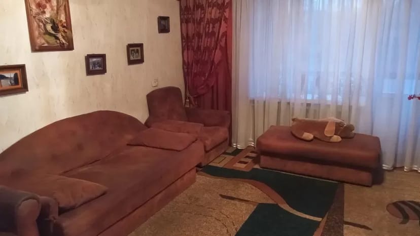 Кімната не прохідна в 4 кімнатній квартирі