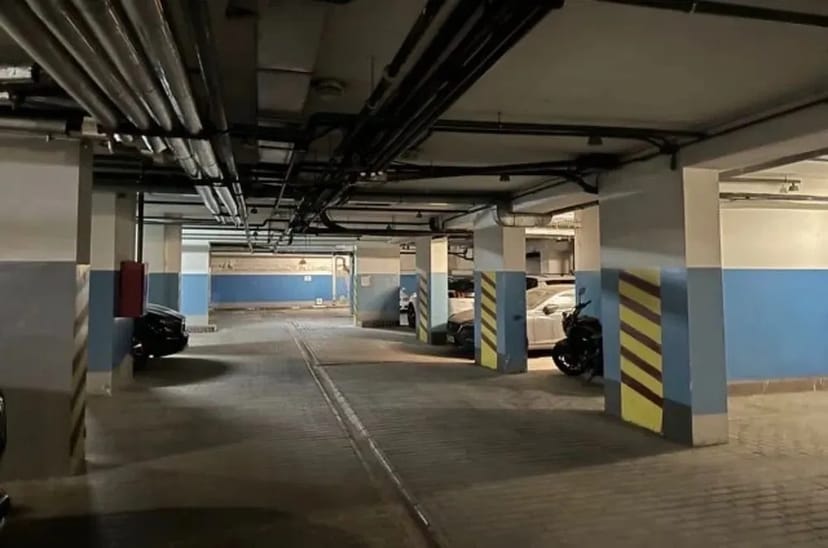 Місце в підземному паркінгу на 2 авто