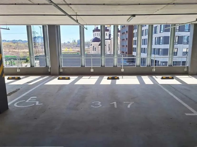 Паркомісце з цілодобовою охороною. ЖК Варшавський