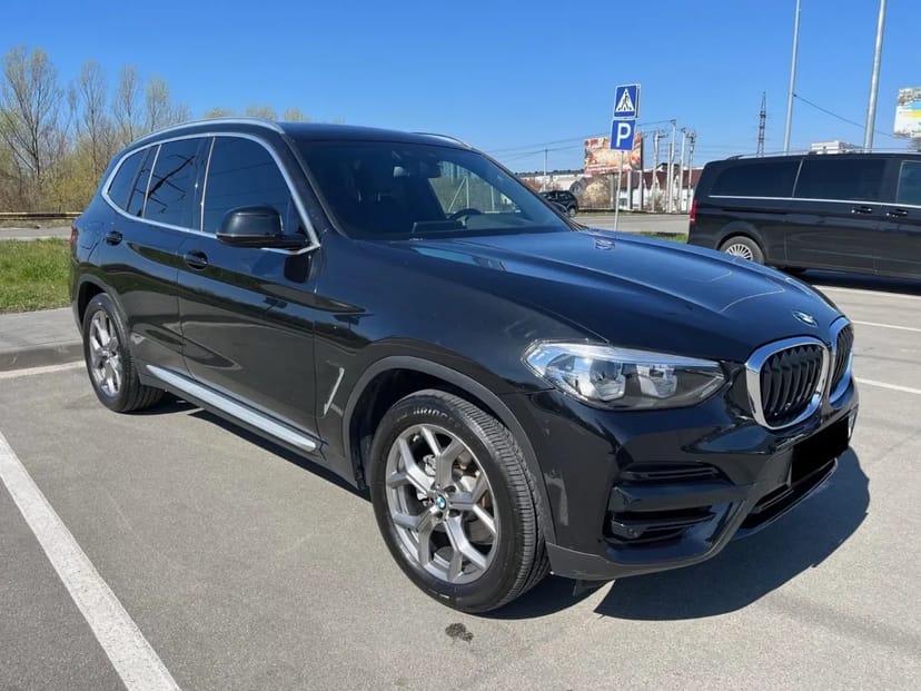 BMW X3 позашляховик комфорт-класу (2020)