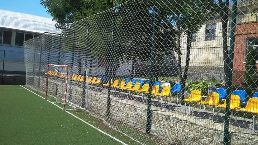 Виготовляємо сітки. Сітка капронова для огородження футбольних полів.