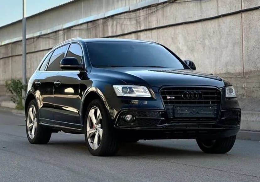 114 Позашляховик без водія Audi Q5-Quattro