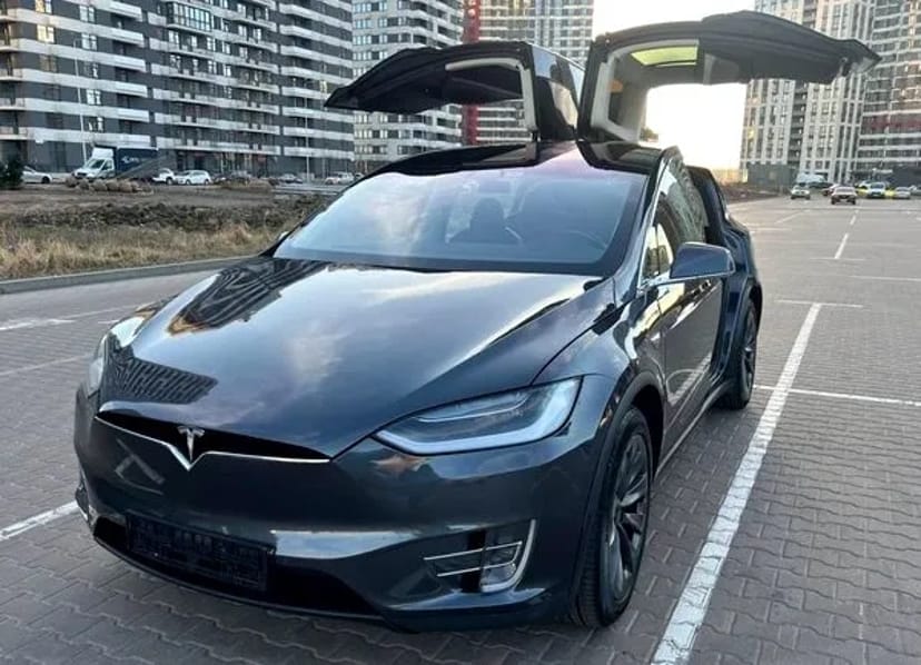 287 Tesla Model X сіра без водія у Києві