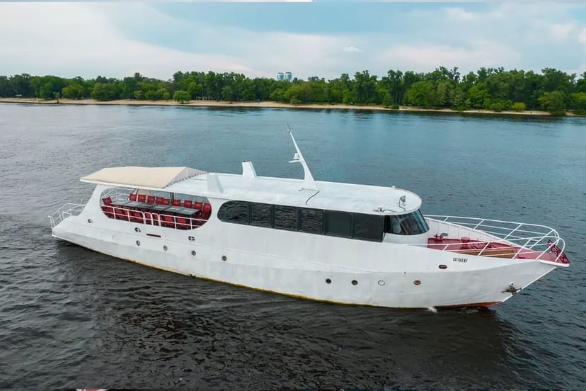 Теплохід "Весна"