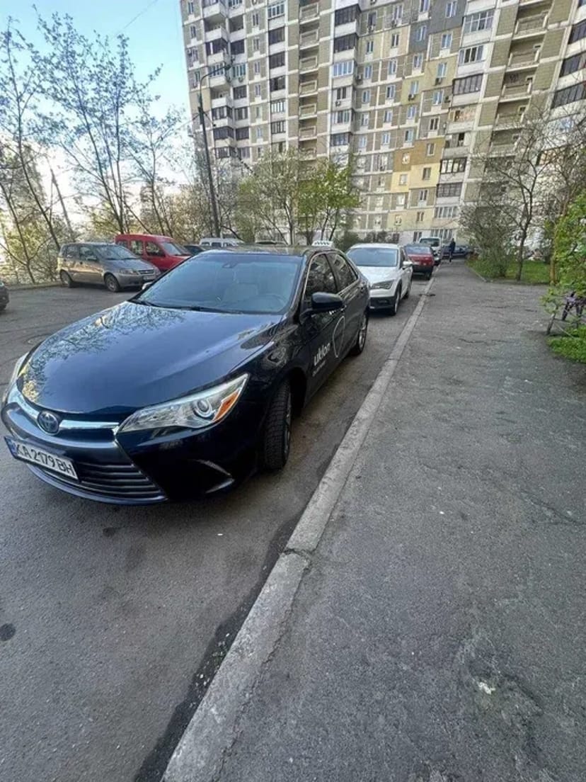 Toyota Camry Гібрид з Ліцензією
