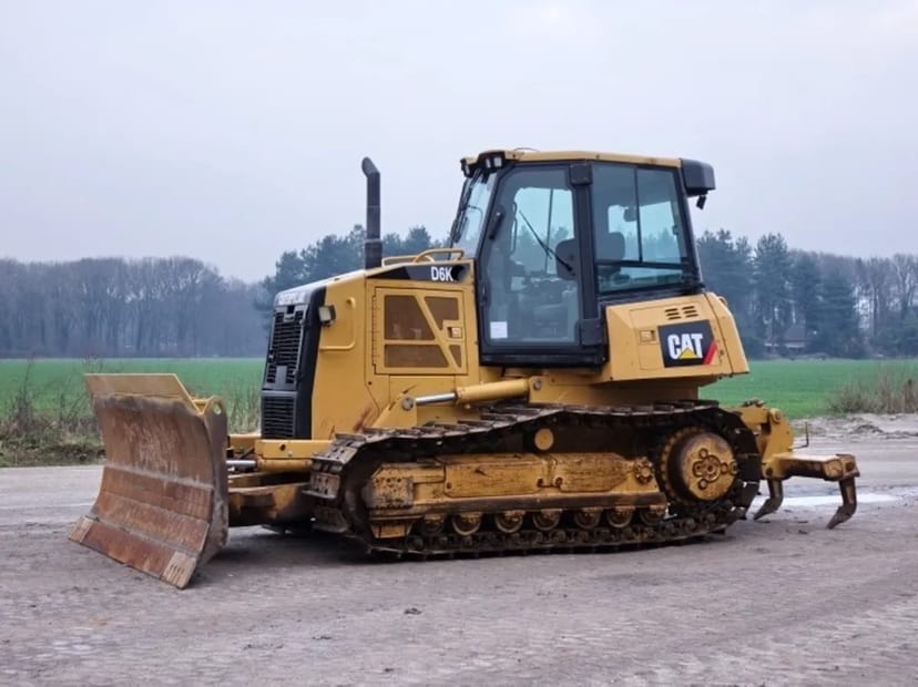 Бульдозер Caterpillar D6K на гусеничному ходу