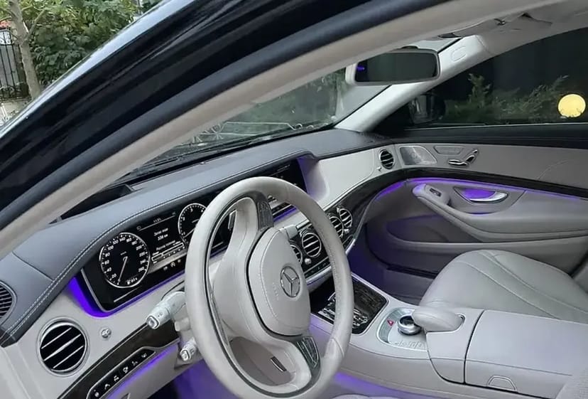 Авто Мерседес с водителем. Mercedes-Benz