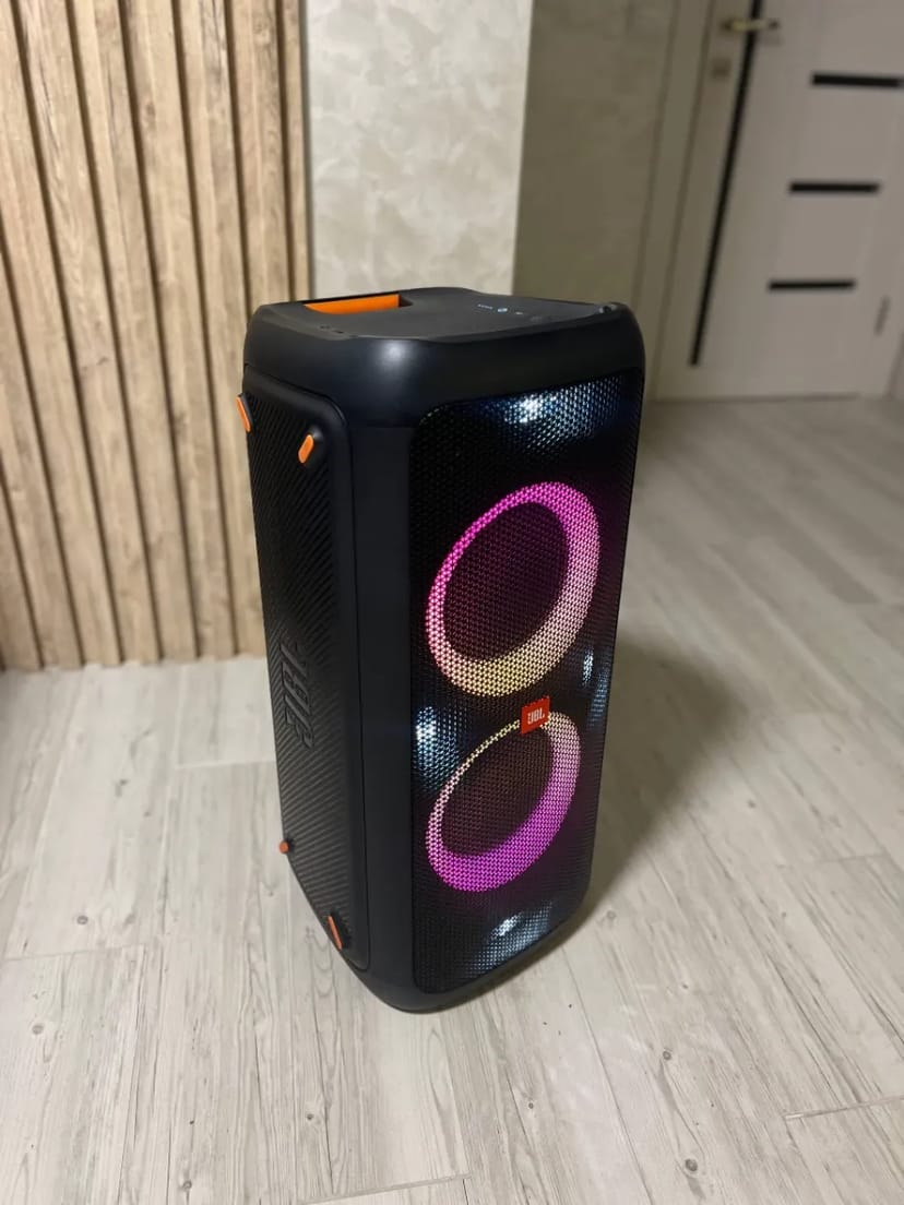 Колонка JBL PartyBox 300 - твій мобільний клуб