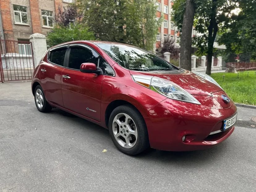Єлектро автомобілі Nissan Leaf