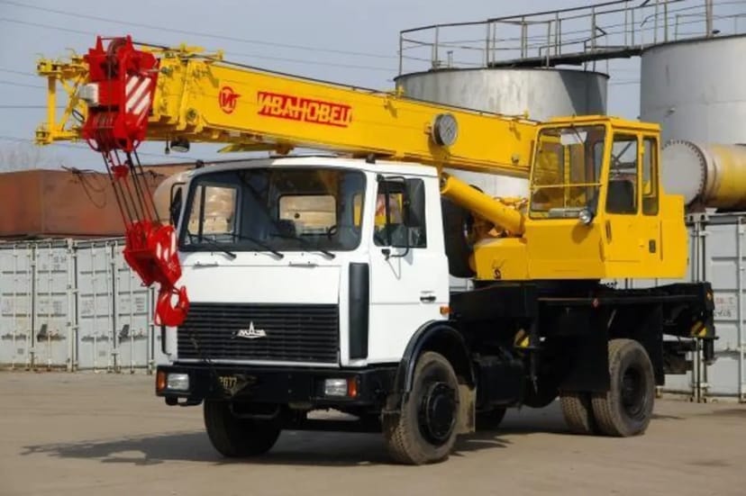 Автокран 10т: надійність на об'єкті