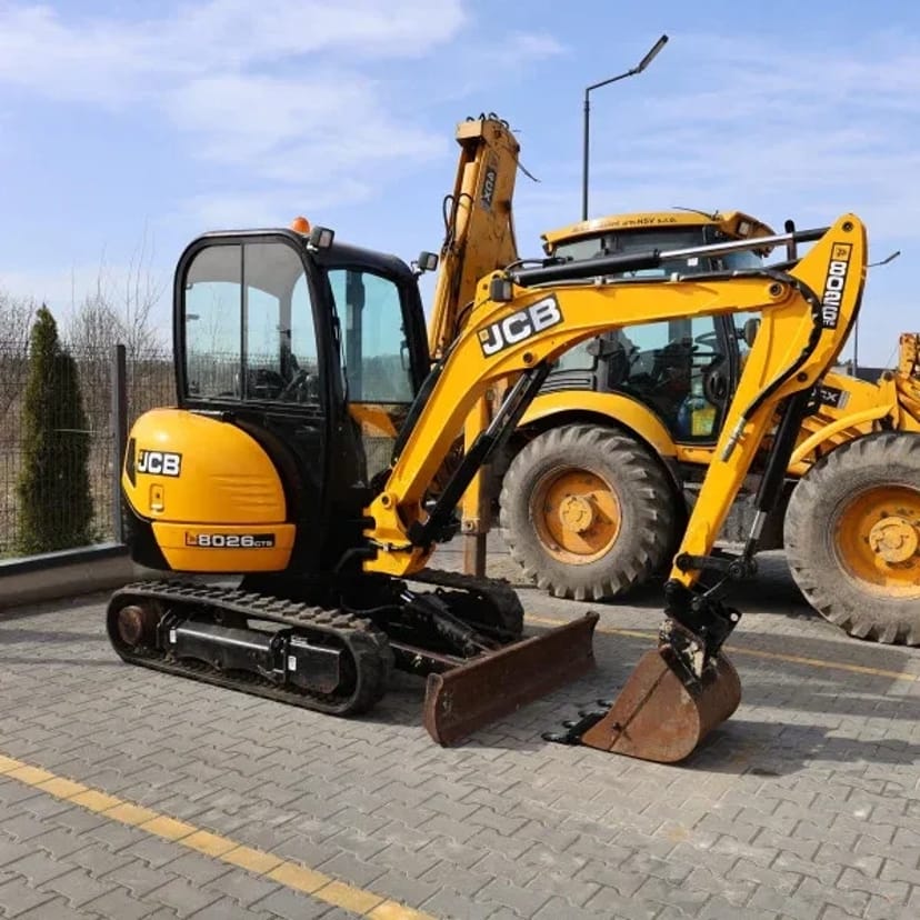 Міні екскаватор на гусеничному ходу