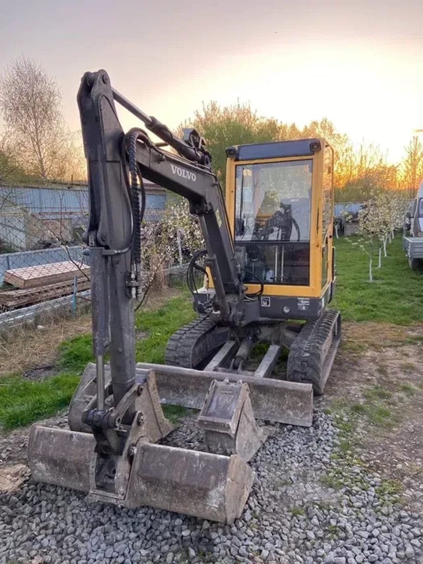 Мініекскаватор VOLVO