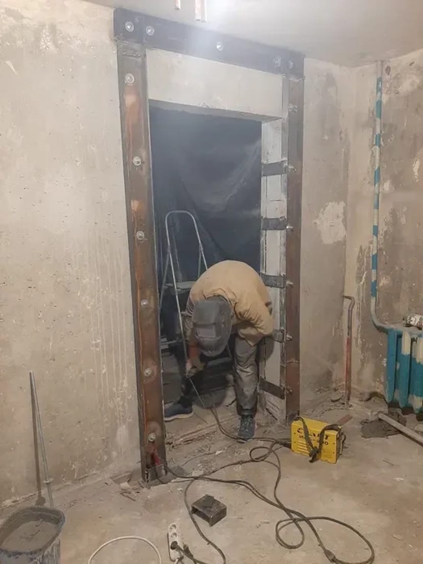 Алмазна різання дверних отворів. Буріння під вентиляцію Демонтаж