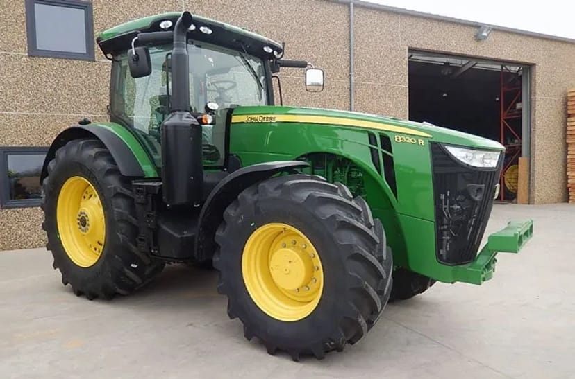Трактор John Deere 8320R потужний та вигідний
