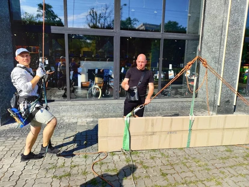 Аварійне відкриття квартир. Підйом негабаритних вантажів.