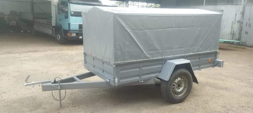 Причеп для роботи: вантажі до 1000 кг, тент знімається