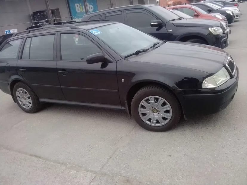 Послуги легкового автомобіля (Шкода Октавія 2010р.в) з водієм