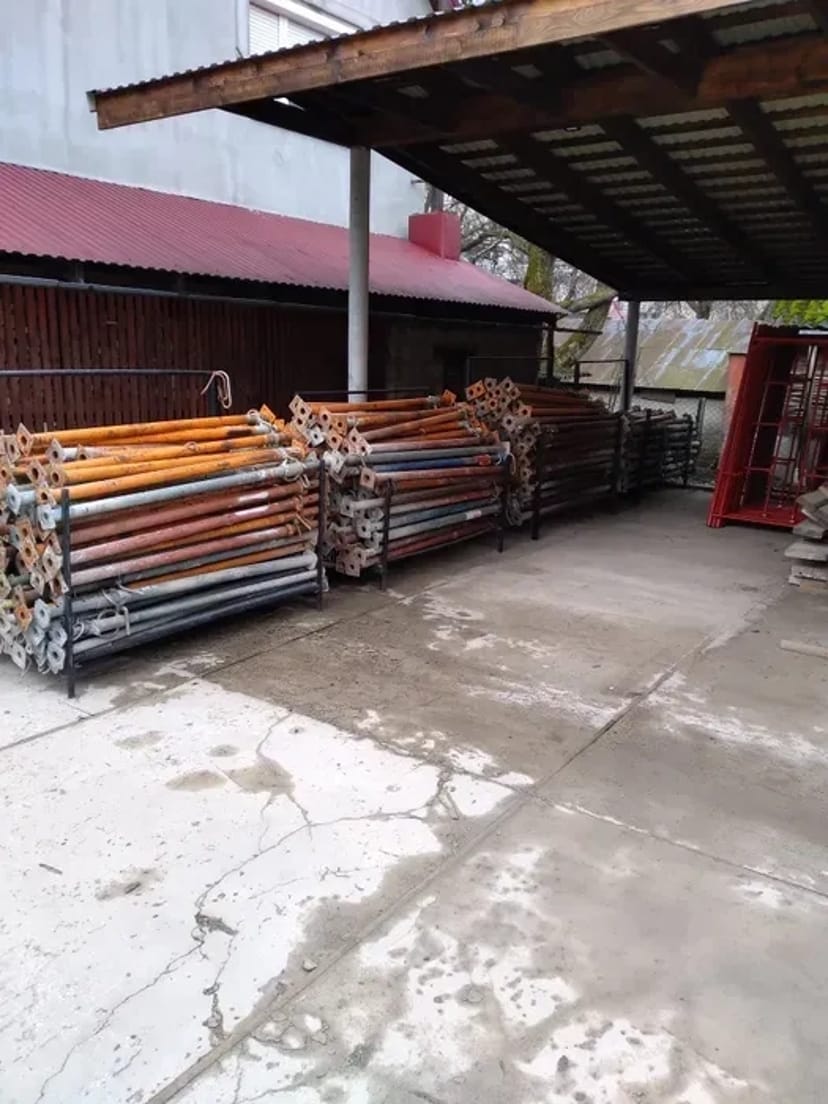 Стойки опалубки під перекриття